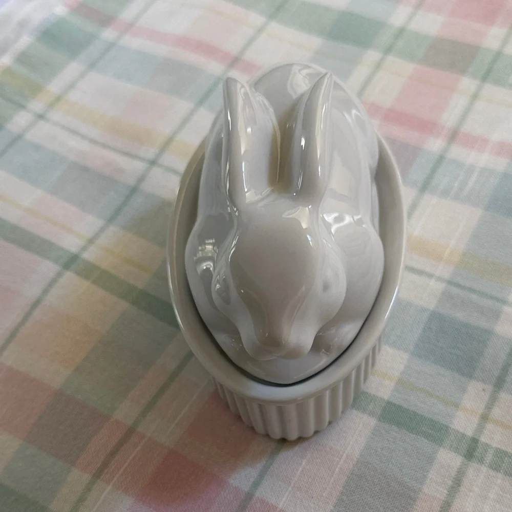 NEW Crate&Barrel White Ceramic Bunny Dish 7” X 3”; Too Cute!🌷
